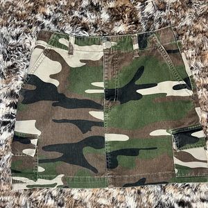 Camo cargo mini skirt